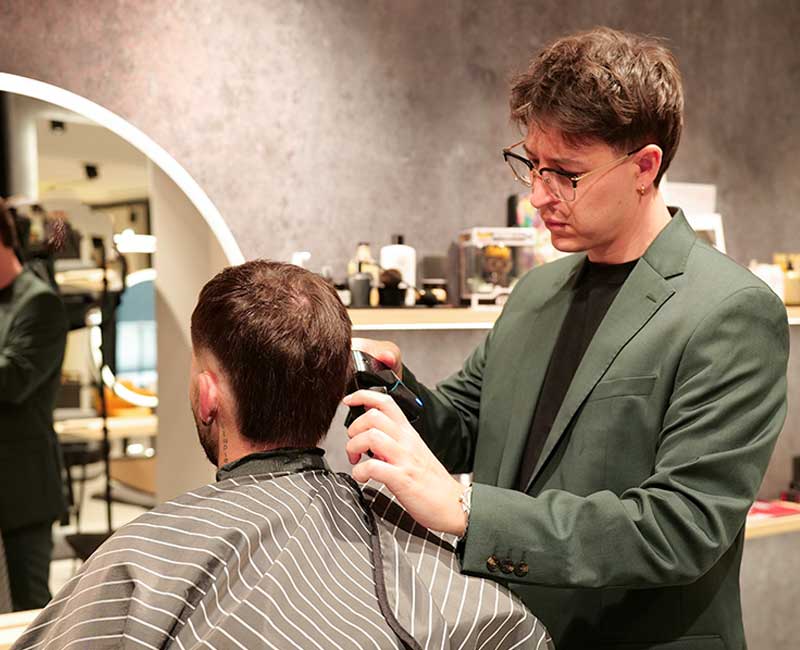 parrucchiere-uomo-donna-barbiere-trento-h-tra-stile-1